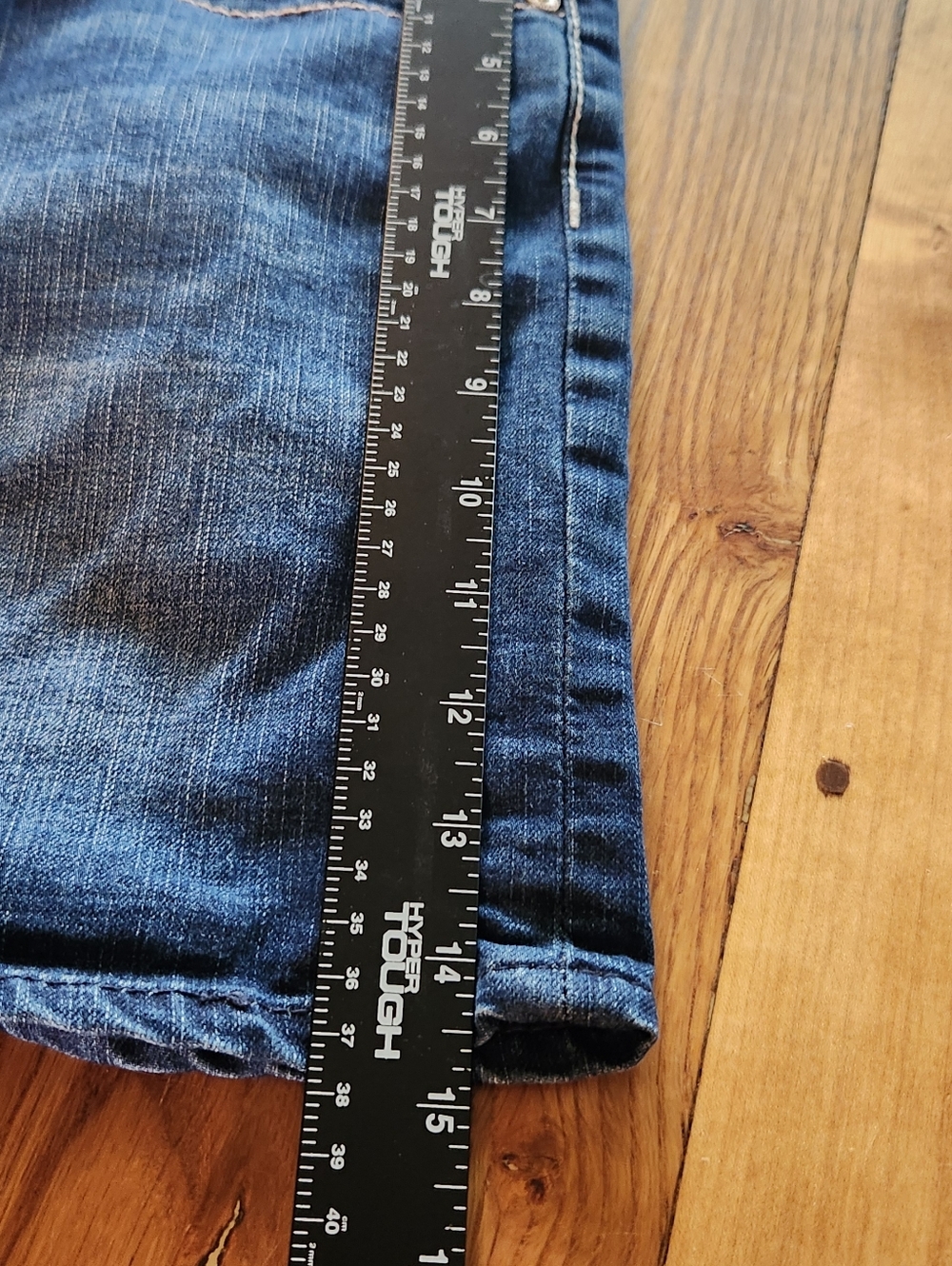 Seven Embroidered Pockets Jean Shorts - Picture 8 of 9